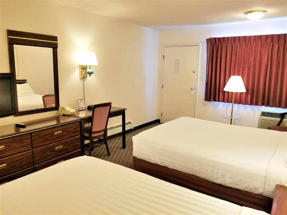Motel 8 Laramie Bagian luar foto