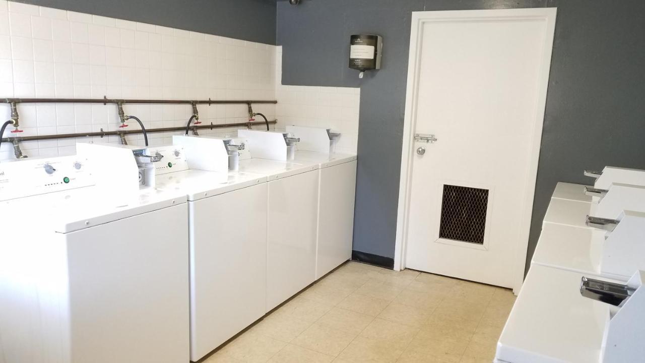 Motel 8 Laramie Bagian luar foto