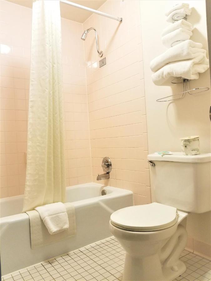 Motel 8 Laramie Bagian luar foto